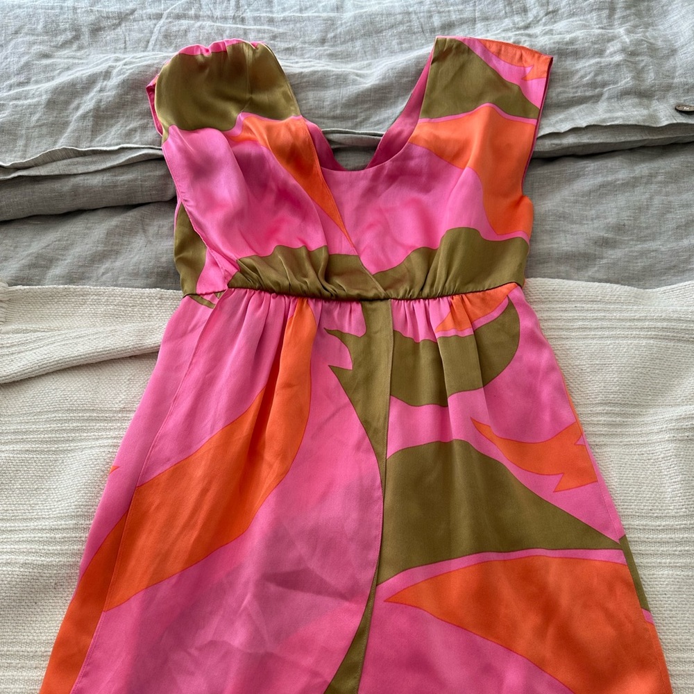 Tibi silk beautiful dress perfect for a dressy event